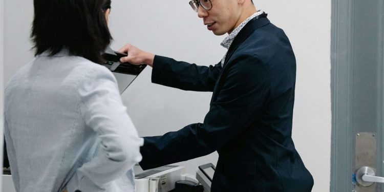 “未来复印机的革新之旅：数字化、环保、智能与定制化的融合之道”